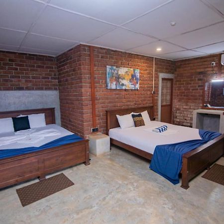 Click Hiriketiya Hotel Dikwella Eksteriør billede