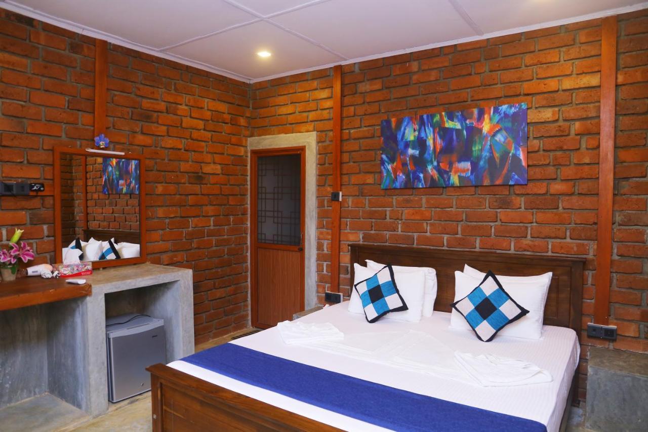 Click Hiriketiya Hotel Dikwella Eksteriør billede
